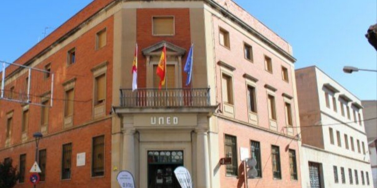 Alumnos de la UNED se pierden un examen por las protestas agrarias en Valdepeñas