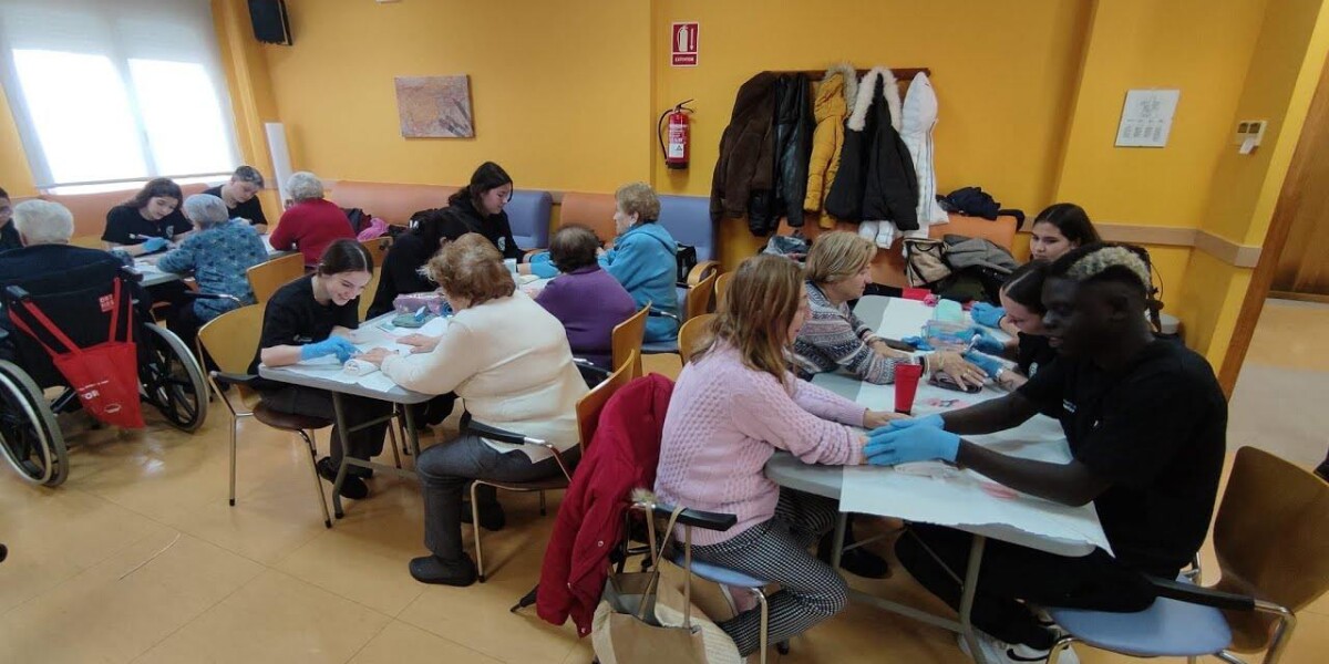 Innovación social y educativa en Valdepeñas. Manicura intergeneracional en el Lucero