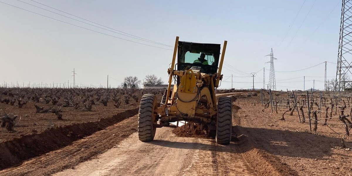 Valdepeñas avanza en la mejora de los caminos ruales. Renuevan 75 kilómetros.