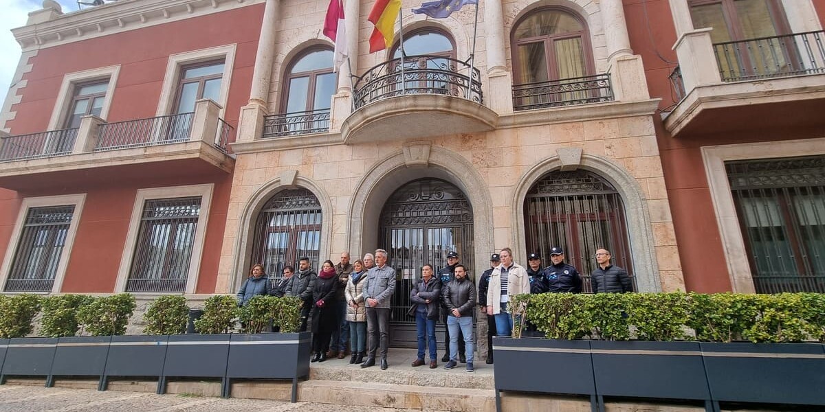 Valdepeñas rinde homenaje a las víctimas del trágico incendio en Valencia